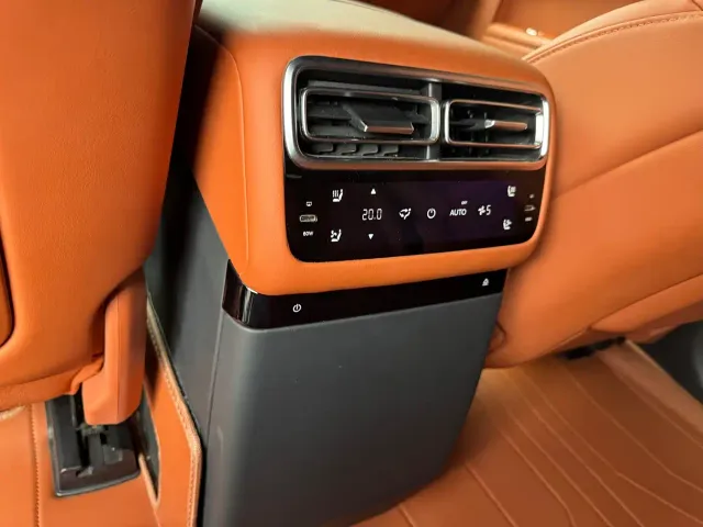 Li Auto L7 — Фото автомобиля 18