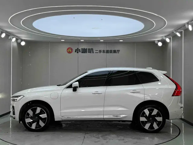 Volvo XC60 — Фото автомобиля 3
