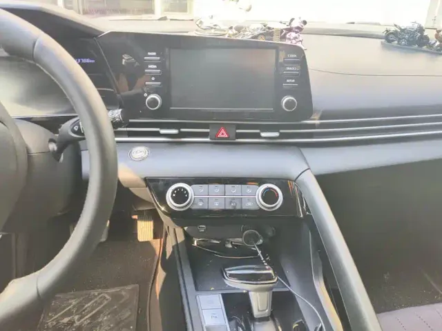 Hyundai Elantra — Фото автомобиля 13
