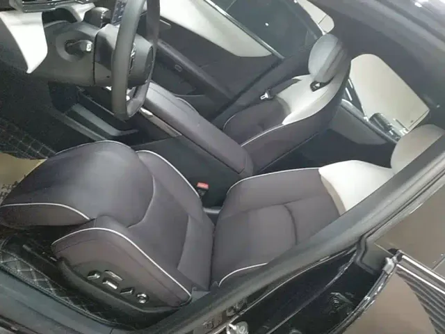 Mazda EZ-60 — Фото автомобиля 14