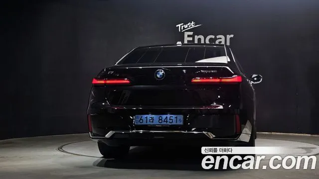 BMW i7 — Фото автомобиля 4