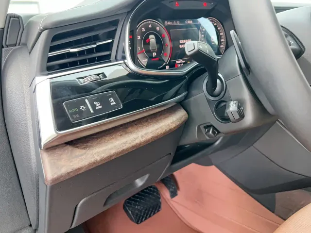 Audi Q7 — Фото автомобиля 18
