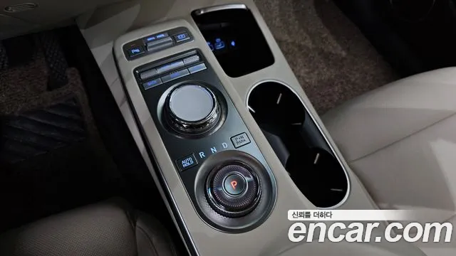 Genesis GV70 2.5T Бензин 2WD — Фото автомобиля 9