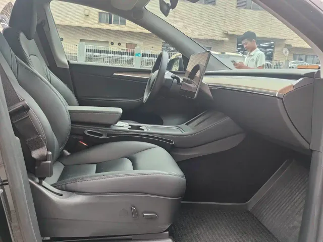 Tesla Model Y — Фото автомобиля 10