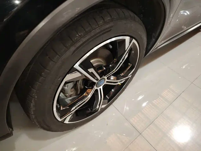 BYD Tang — Фото автомобиля 24