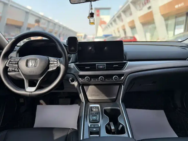 Honda Accord — Фото автомобиля 10