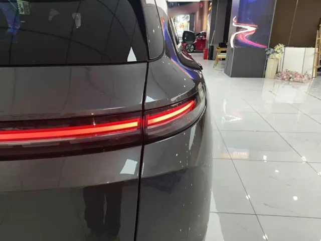Li Auto L7 — Фото автомобиля 7