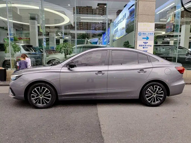 Roewe i5 — Фото автомобиля 3