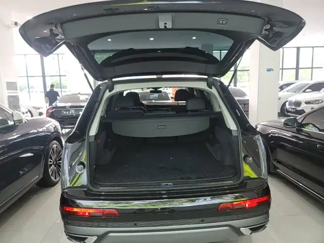 Audi Q7 — Фото автомобиля 18