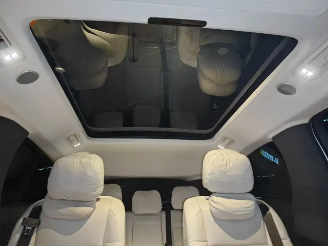 Li Auto MEGA — Фото автомобиля 29