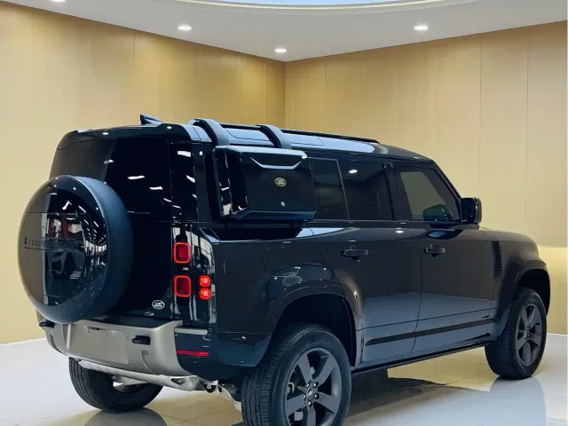 Land Rover Defender — Фото автомобиля 9