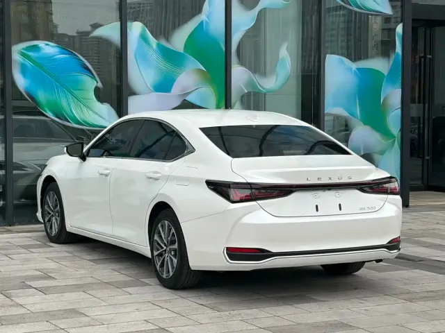 Lexus Lexus ES 2025 200 Ultimate Edition — Фото автомобиля 9