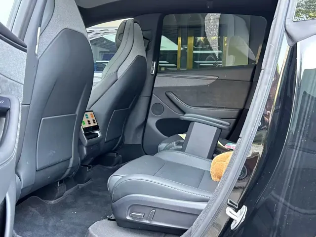 Фотография автомобиля — Tesla Model Y L
