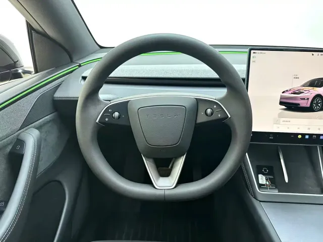 Tesla Model Y L — Фото автомобиля 14