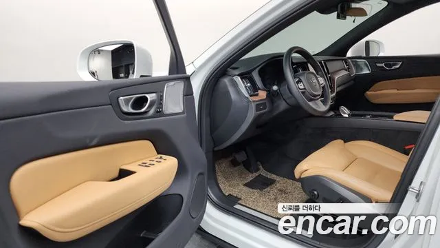 Volvo XC60 Generation 2 — Фото автомобиля 10