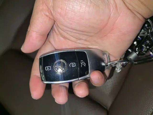 Mercedes-Benz E-Class — Фото автомобиля 8