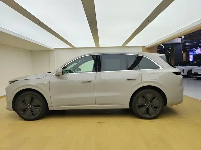 Li Auto L6 — Фото автомобиля 5