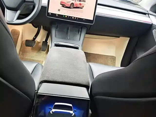 Tesla Model Y — Фото автомобиля 9