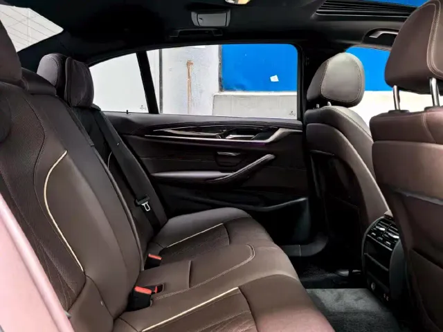 BMW 5 Series — Фото автомобиля 9