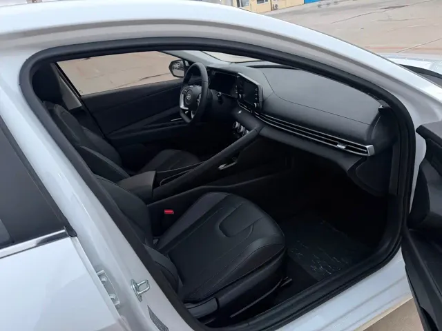 Hyundai Elantra — Фото автомобиля 13