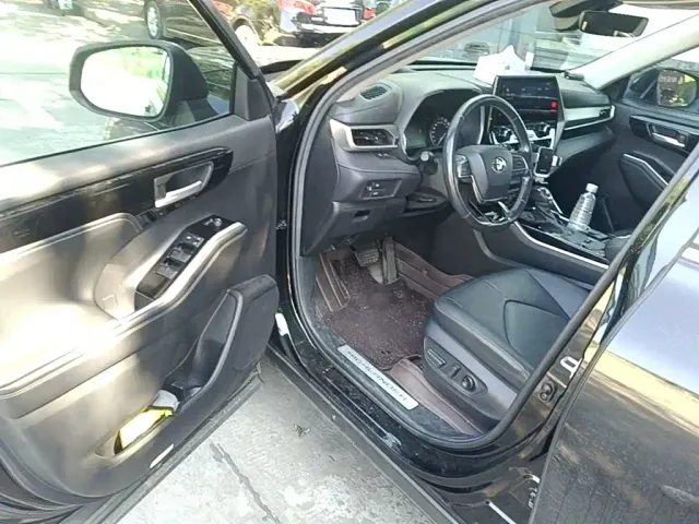 Toyota Highlander — Фото автомобиля 15