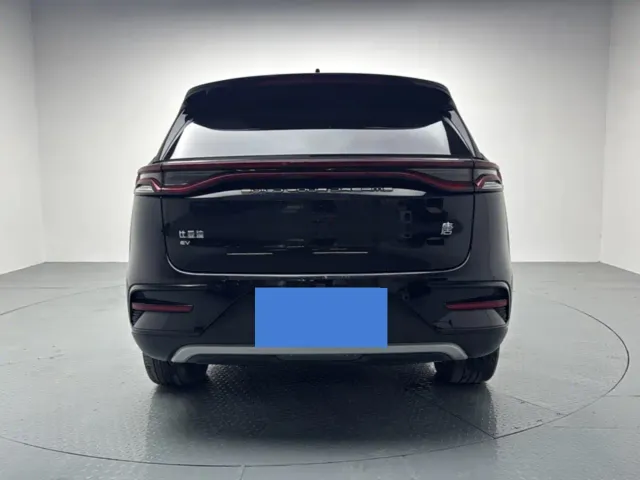 BYD Tang — Фото автомобиля 5