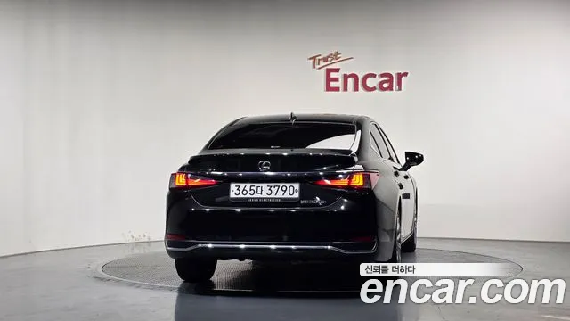 Lexus ES 7th Gen — Фото автомобиля 4