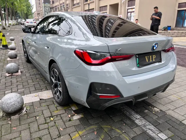 BMW i4 — Фото автомобиля 7