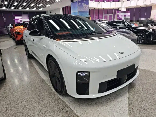 Li Auto i6 — Фото автомобиля 3
