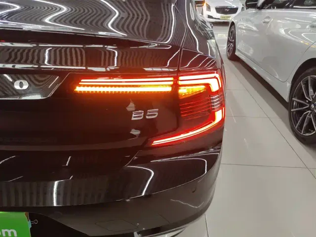 Volvo S90 — Фото автомобиля 23
