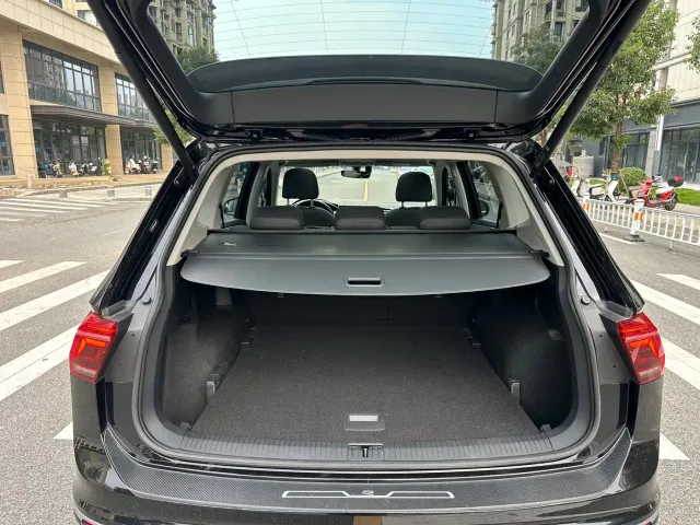Volkswagen Tiguan L — Фото автомобиля 10