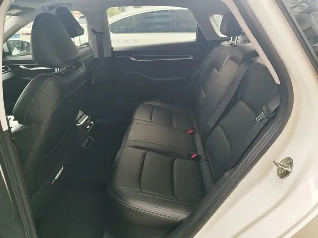 Geely Emgrand — Фото автомобиля 16