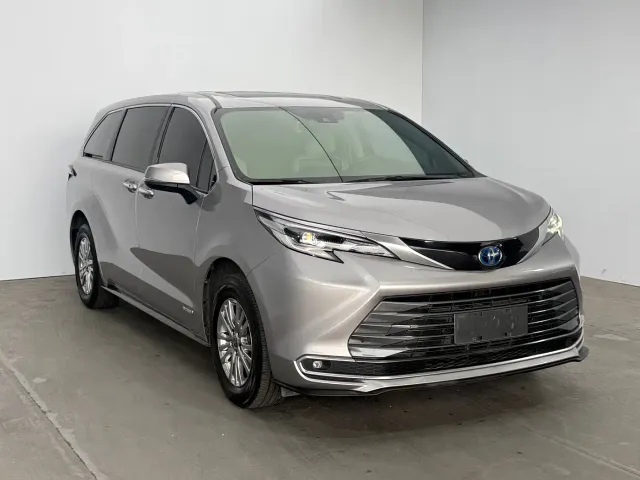 Toyota Sienna — Фото автомобиля 3