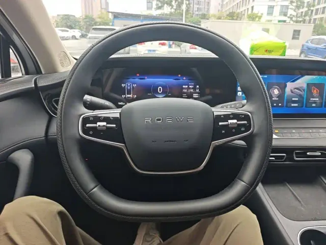 Roewe D7 — Фото автомобиля 10