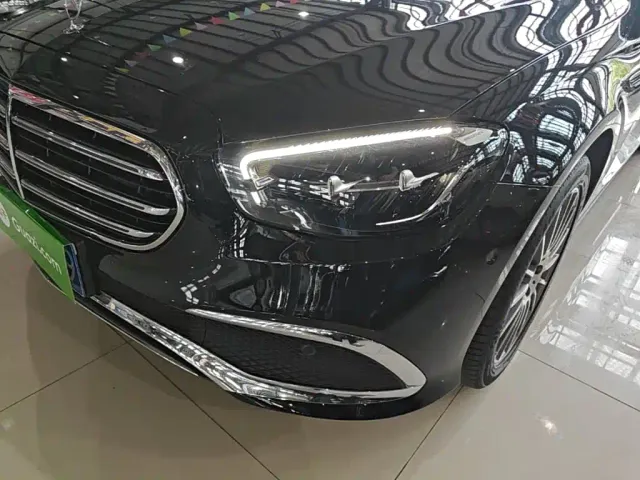 Mercedes-Benz E-Class — Фото автомобиля 23