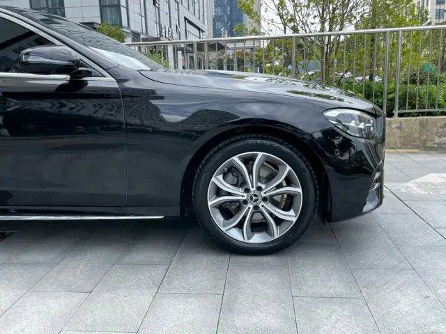 Mercedes-Benz E-Class — Фото автомобиля 24