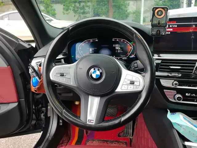 BMW 5 Series — Фото автомобиля 14