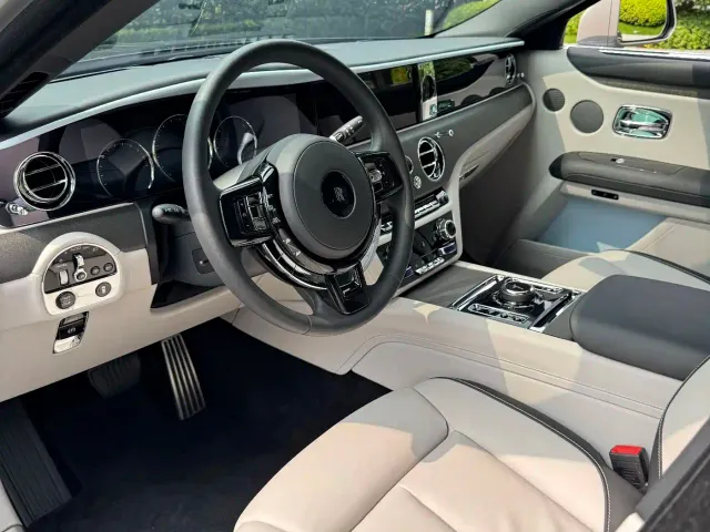 Rolls-Royce Ghost — Фото автомобиля 17