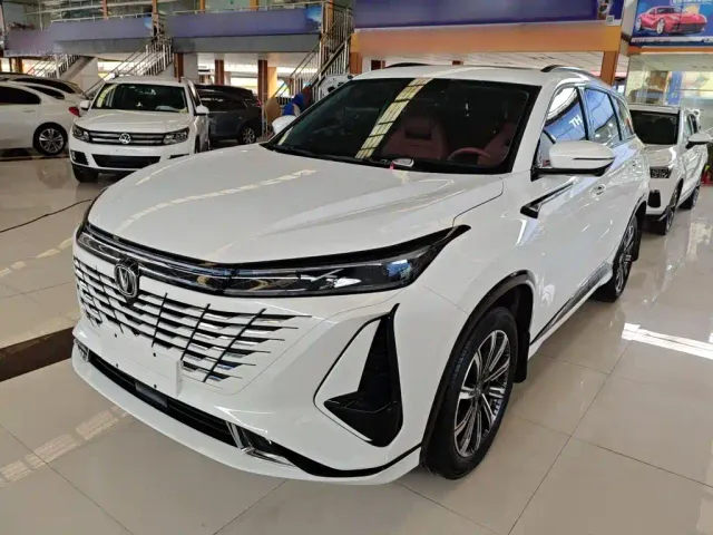 Фотография автомобиля — Changan CS75 Plus