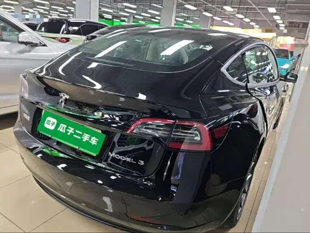Tesla Model 3 — Фото автомобиля 6