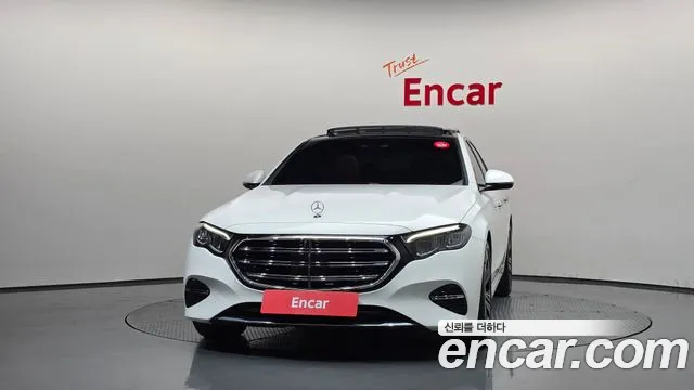 Mercedes-Benz E-Class — Фото автомобиля 3