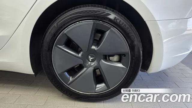 Tesla Model 3 — Фото автомобиля 6