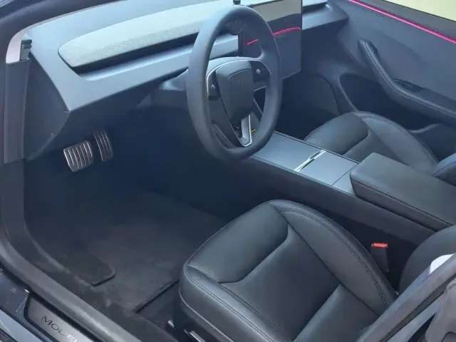 Tesla Model 3 — Фото автомобиля 6