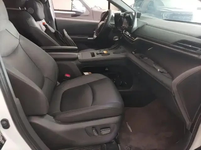 Toyota Sienna — Фото автомобиля 24