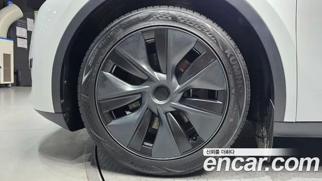 Tesla Model Y — Фото автомобиля 5
