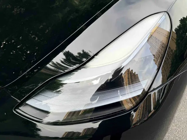 Tesla Model Y — Фото автомобиля 3