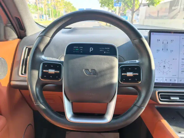 Li Auto L8 — Фото автомобиля 5