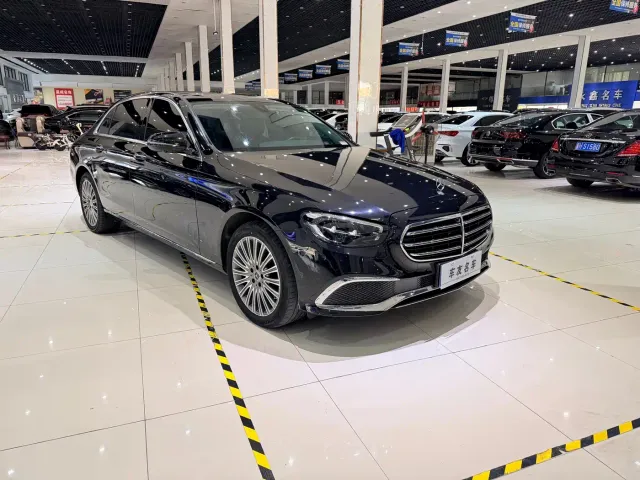 Mercedes-Benz E-Class — Фото автомобиля 3