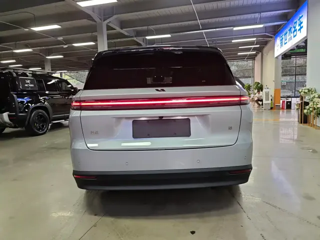 Li Auto Li i8 2025 Standard Edition — Фото автомобиля 16