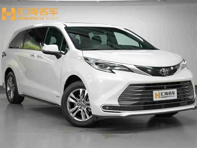 Toyota Sienna — Фото автомобиля 3